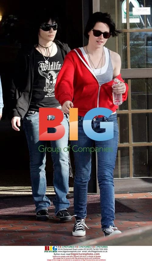 Kristen Stewart and Joan Jett leave rehearsal