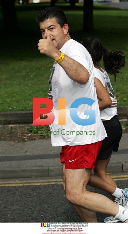 John Altman runs for Marie Curie in Leeds