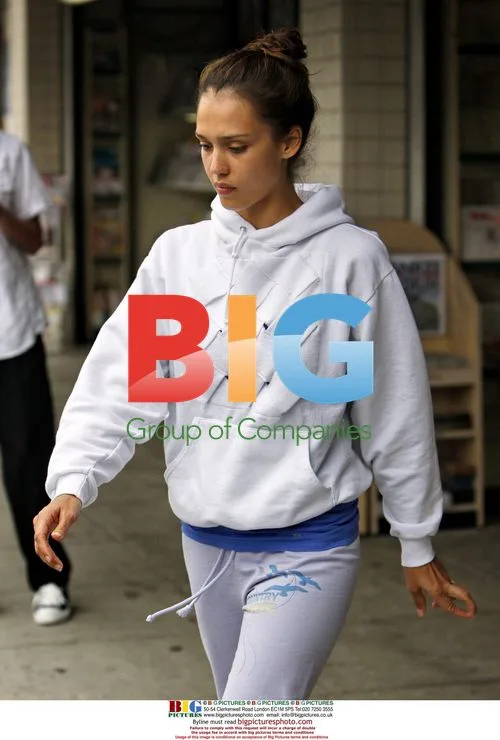 Jessica Alba picking up magazines