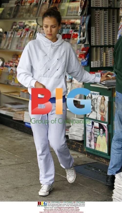 Jessica Alba shopping in Los Angeles
