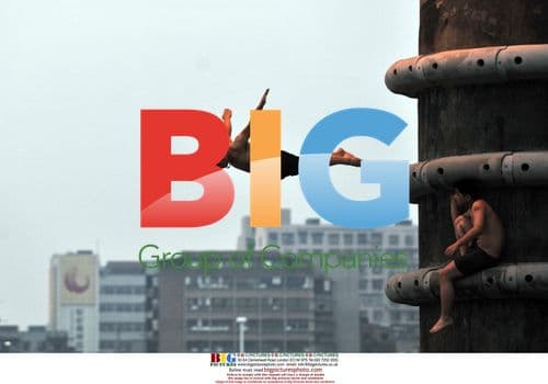 People jump off bridge into river in Wuhan, China