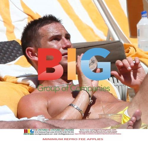 Frank Lampard Relaxes with Friends in Las Vegas