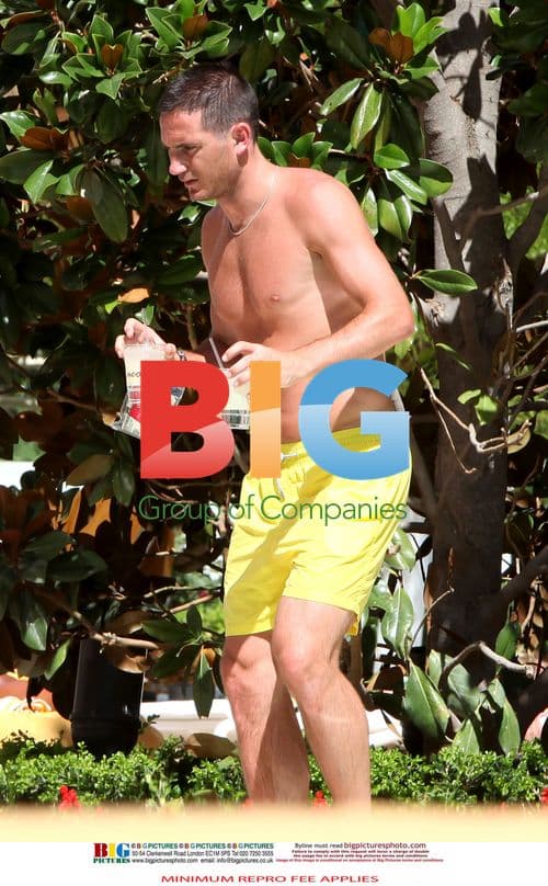 Frank Lampard and Friends Relax Poolside in Las Vegas