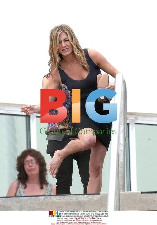 Jennifer Aniston films 'Bounty Hunter' movie