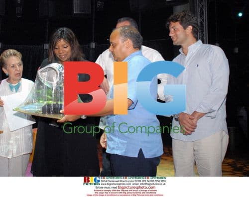 Gloria Gaynor at awards ceremony in Acapulco