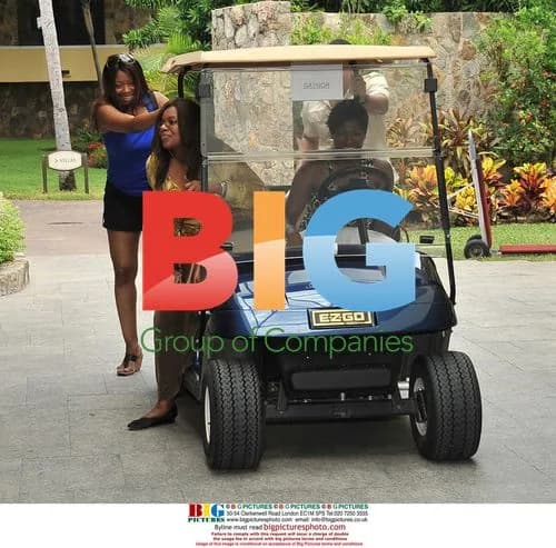 Gloria Gaynor rides golf cart in Acapulco