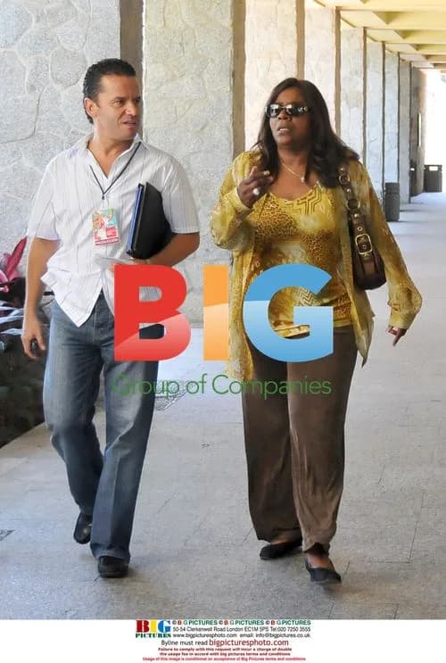 Gloria Gaynor rides golf cart in Acapulco