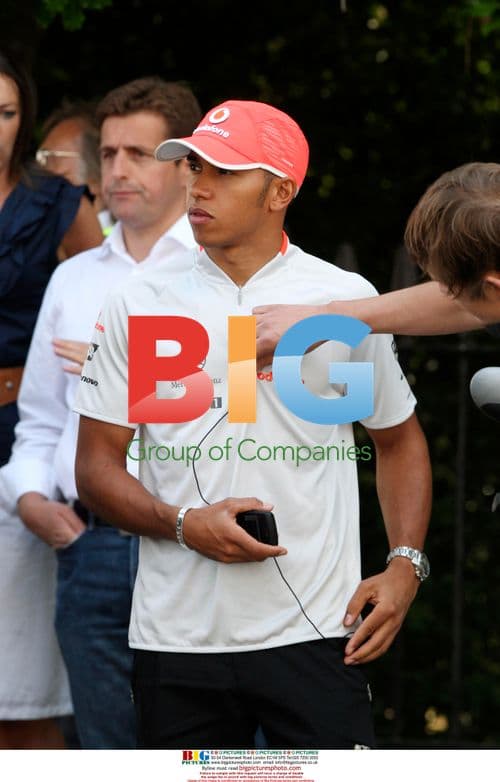 Lewis Hamilton and Mika Hakkinen film Johnnie Walker advert