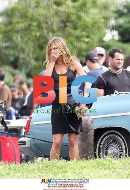 Jennifer Aniston on 'Bounty Hunter' set