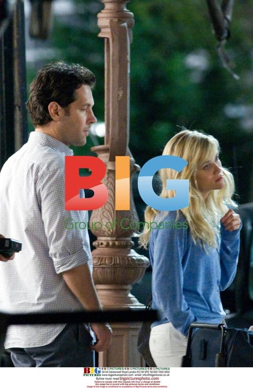 Reese Witherspoon and Paul Rudd on 'How Do You Know' set