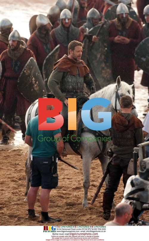 Russell Crowe films Robin Hood at beach in Wales