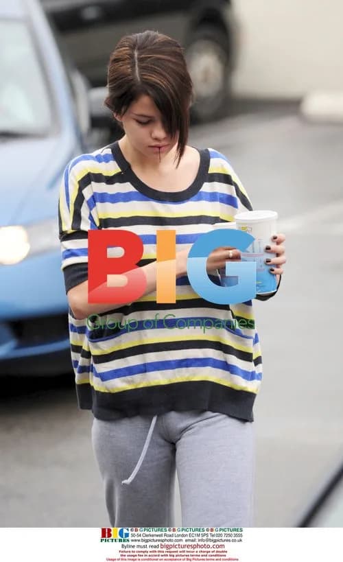 Selena Gomez and Mom Grab Subway