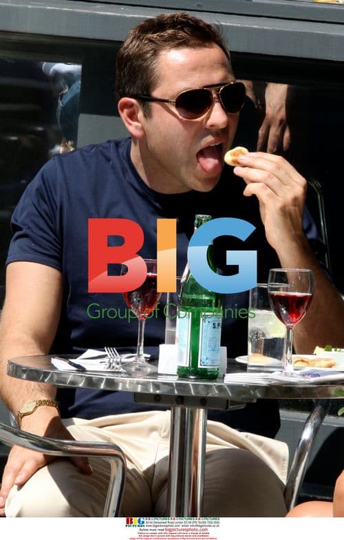 David Walliams has wine with mystery girl