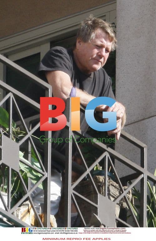 Ryan O'Neal and Alana Stewart take break