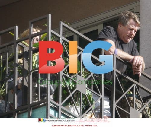 Ryan O'Neal and Alana Stewart with Farrah Fawcett