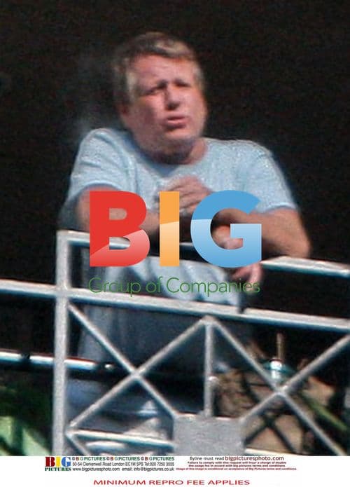 Ryan O'Neal takes break with Farrah Fawcett