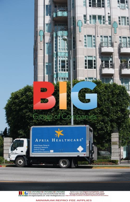 Farrah Fawcett Receives Medical Supplies