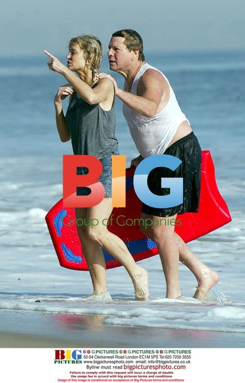 Farrah Fawcett and Ryan O'Neal Reunite on Malibu Beach