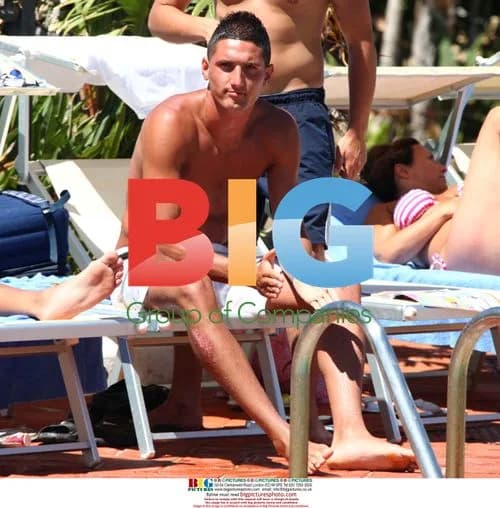Manchester United players relax in Sardinia