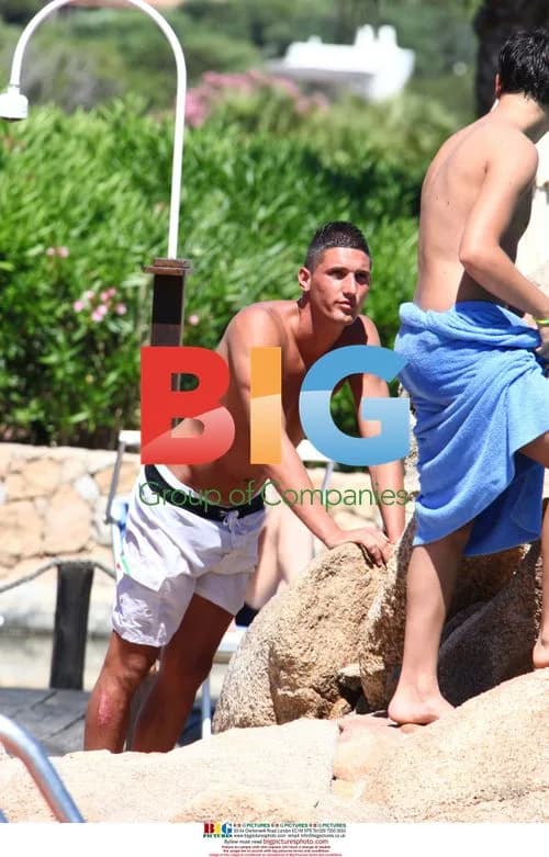 Man Utd players relax poolside in Sardinia
