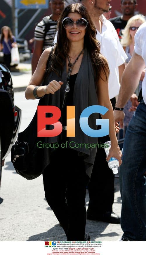 Black Eyed Peas Backstage at MMVAs