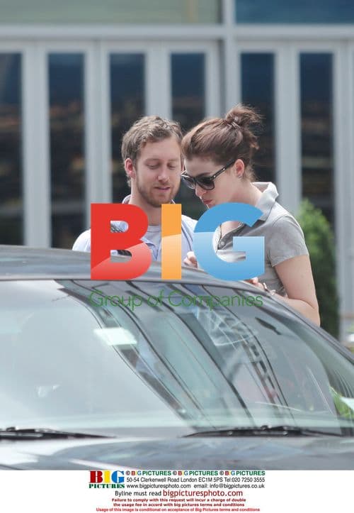 Anne Hathaway kisses boyfriend goodbye