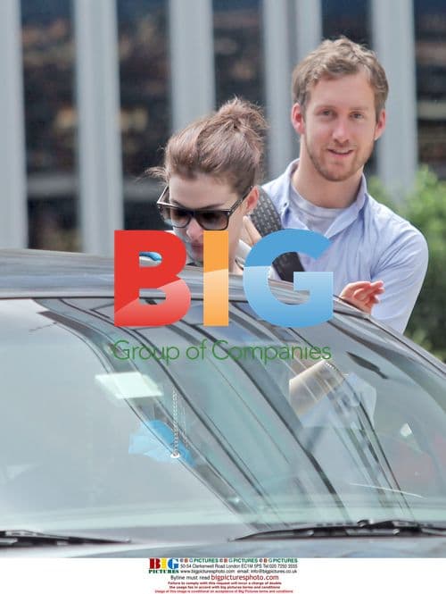 Anne Hathaway kisses boyfriend goodbye