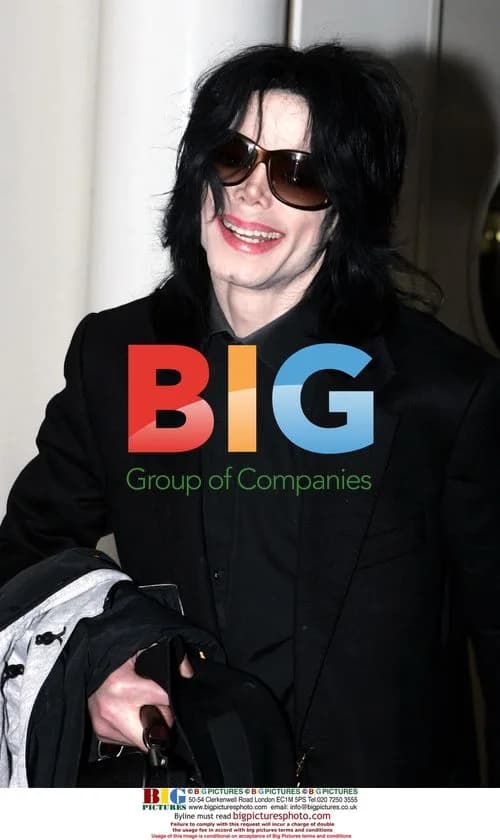 Michael Jackson Arrives in London with Kids