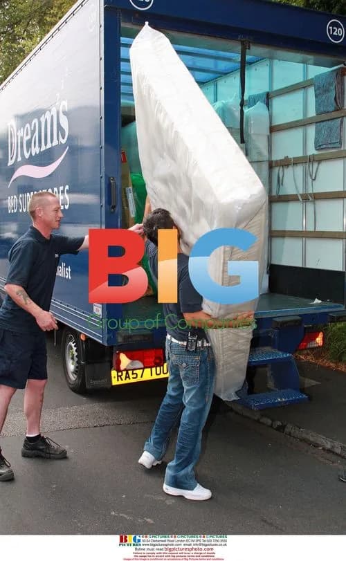 Peter Andre receives new bed delivery