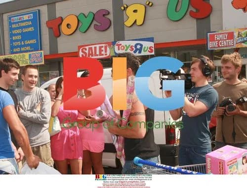 Peter Andre goes shopping at Toys R Us