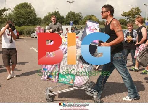 Peter Andre shops at Toys R Us
