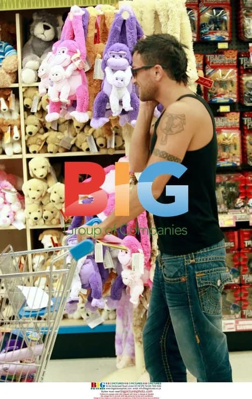 Peter Andre shopping at Toys R Us