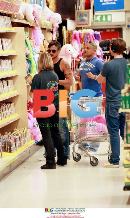 Peter Andre goes shopping at Toys R Us