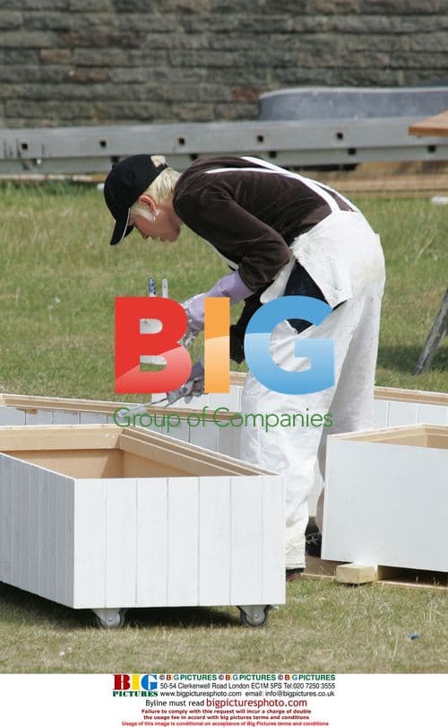 Heather Mills paints Vegan Cafe in Brighton