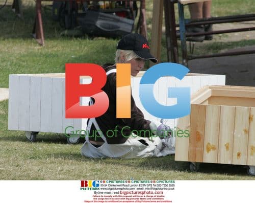 Heather Mills paints Vegan Cafe in Brighton