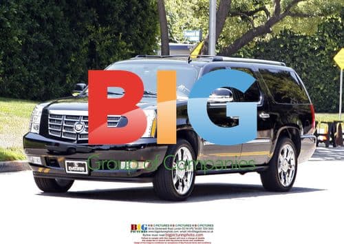 Jacksons Arrive at Michael's Home