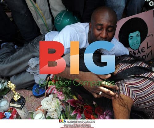 Prince Salvage consoles Niki Yan at MJ memorial