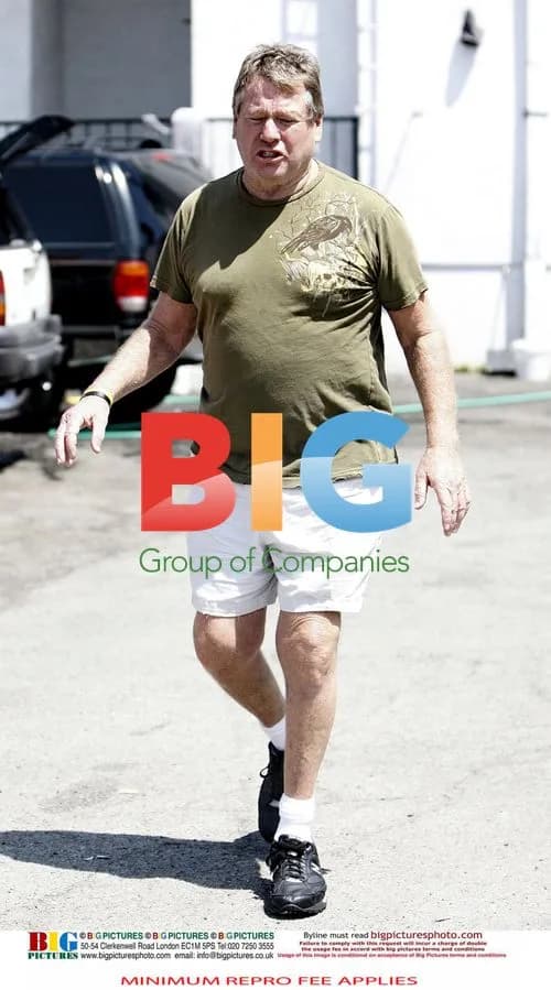 Ryan O'Neal takes break in Los Angeles