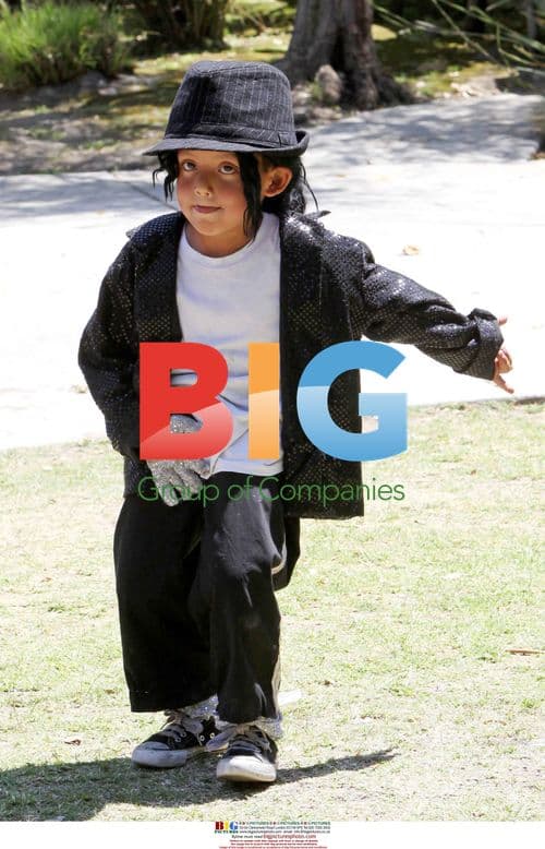 Fans Tribute to Michael Jackson in Encino