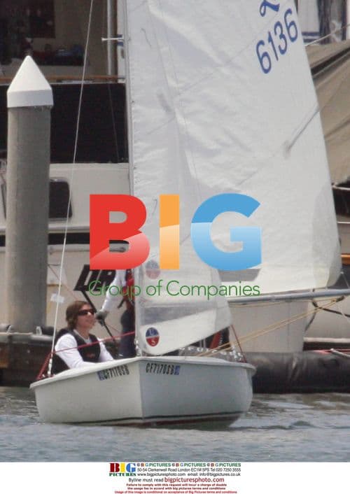 Zac Efron gets sailing lessons