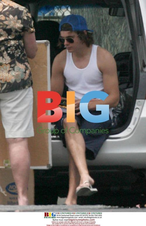 Zac Efron takes sailing lessons