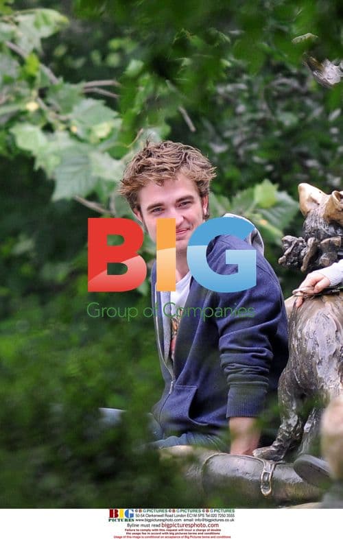 Robert Pattinson films 'Remember Me' in NY