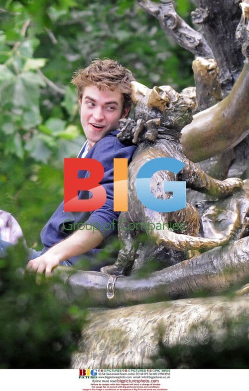 Robert Pattinson films 'Remember Me' in NYC