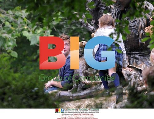 Robert Pattinson Films 'Remember Me' in Central Park