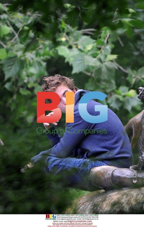 Robert Pattinson films 'Remember Me' in NYC