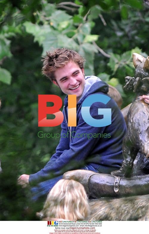 Robert Pattinson films "Remember Me" in Central Park