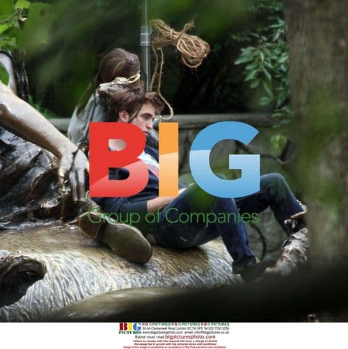 Robert Pattinson on set of 'Remember Me'