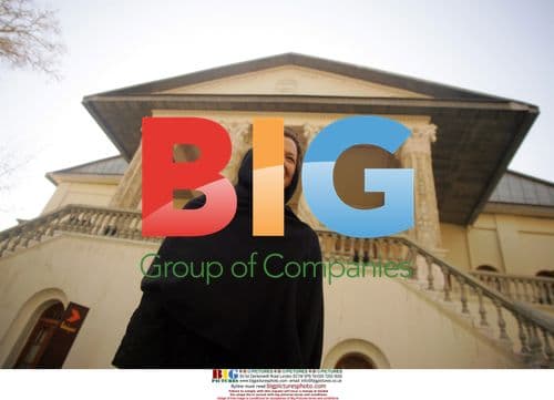 Annette Bening visits Iran's Cinema Museum