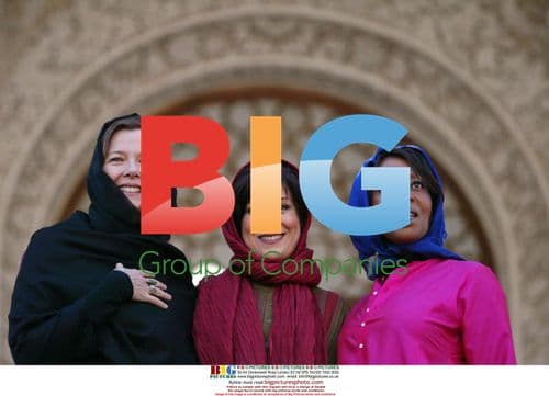 Actresses Visit Iran's Cinema Museum