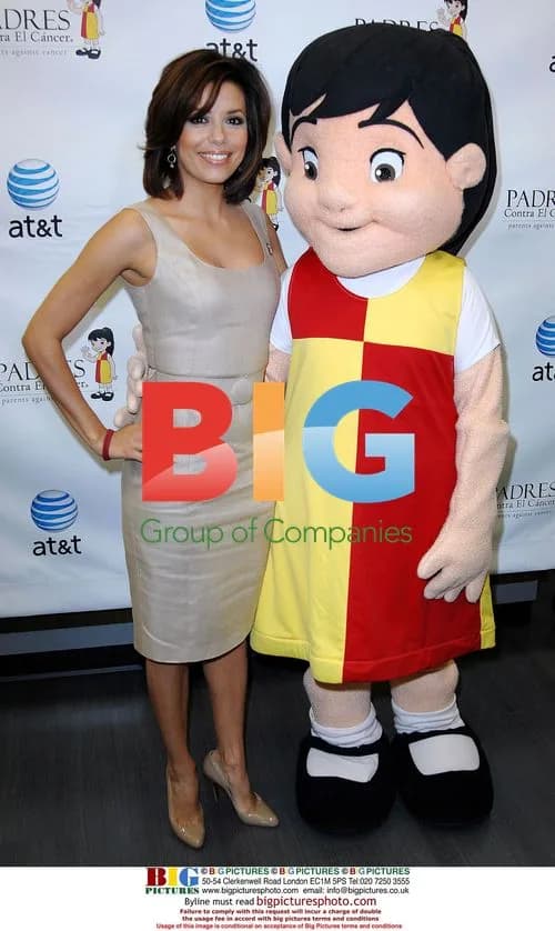 Eva Longoria hosts charity event
